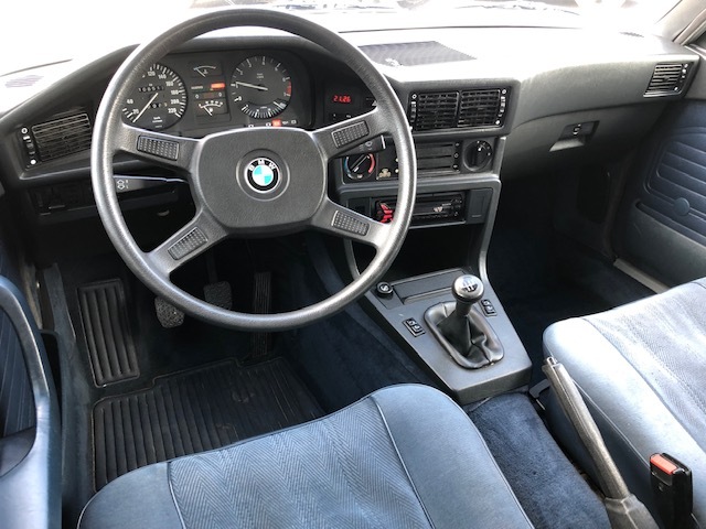 BMW BMW Série 5 E28 520I
