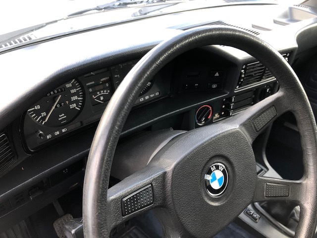 BMW BMW Série 5 E28 520I